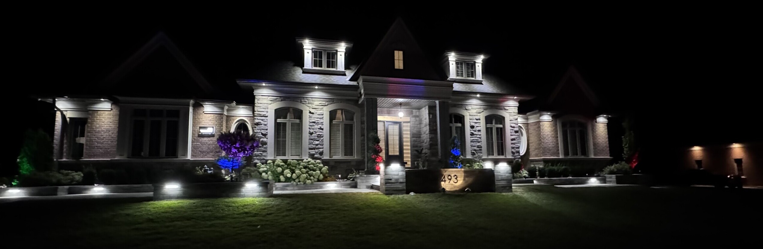 Pot lights installed on soffit lighting of a home in Richmond Hill Ontario
